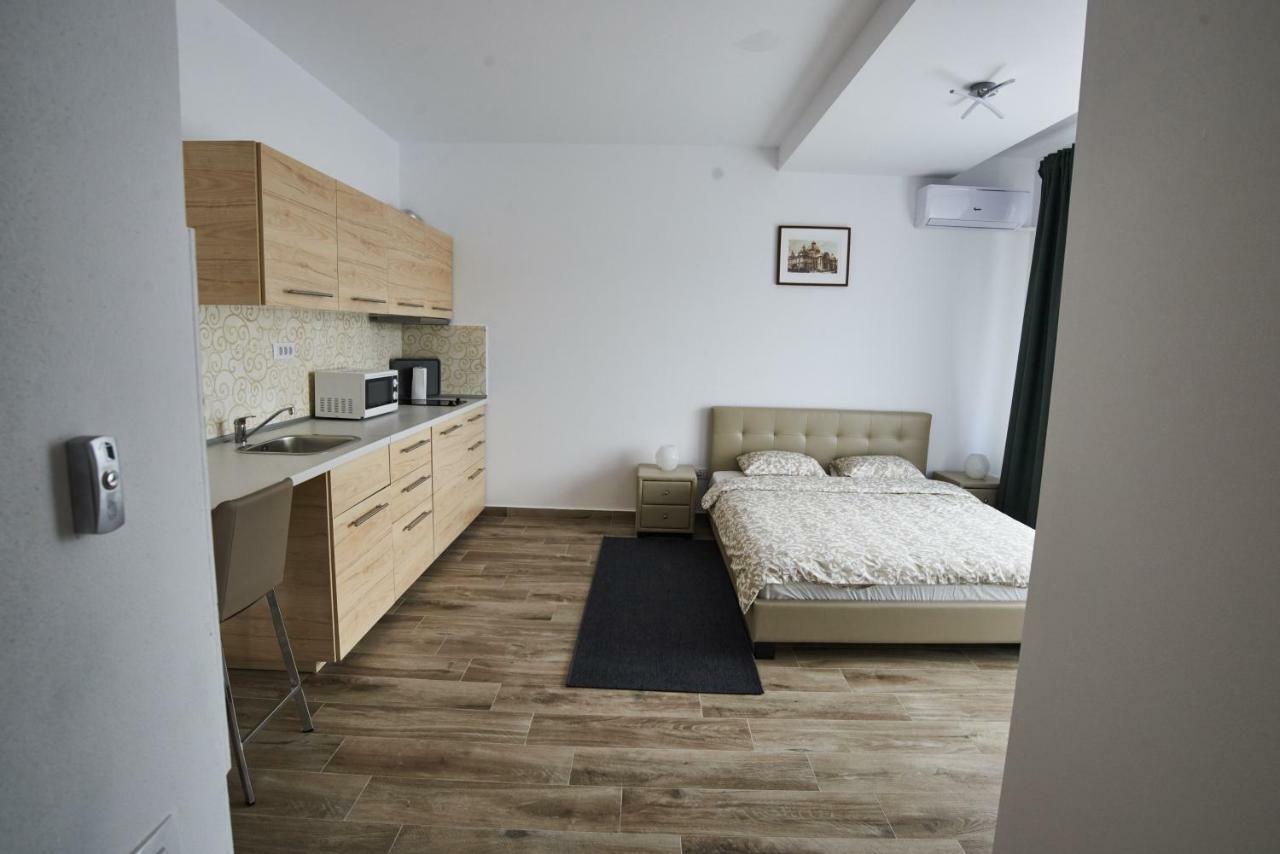 At Central Apartments Bukarest Eksteriør billede